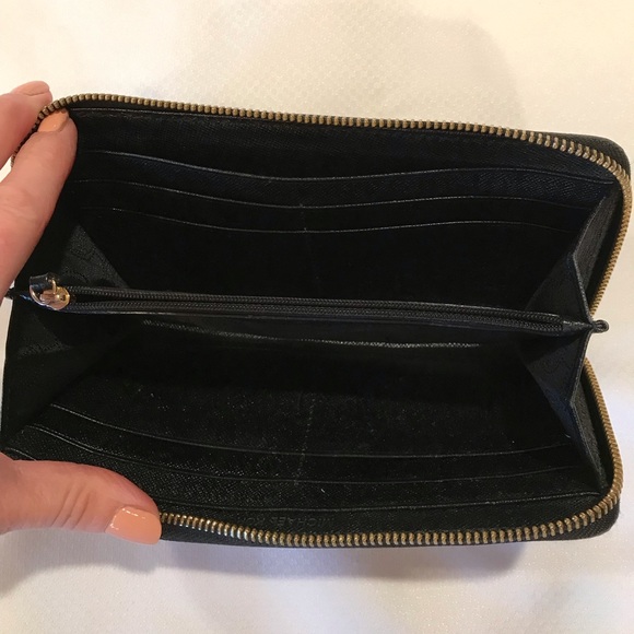 Bundle Michael Kors Black Leather Wallet and Blue Leather Wristlet - Picture 7 of 10